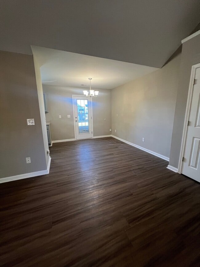 Foto del edificio - Beautifully Renovated 3-Bedroom Ranch Home