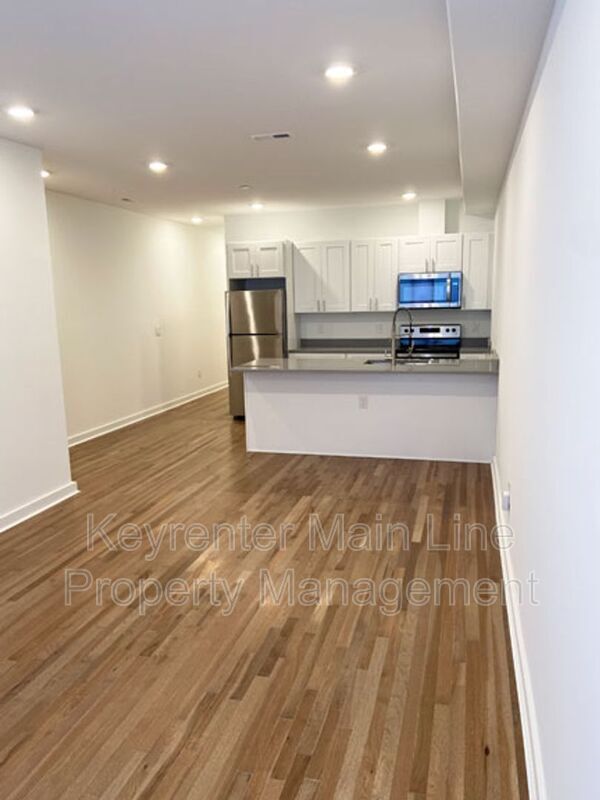 Building Photo - 725 N 39th St