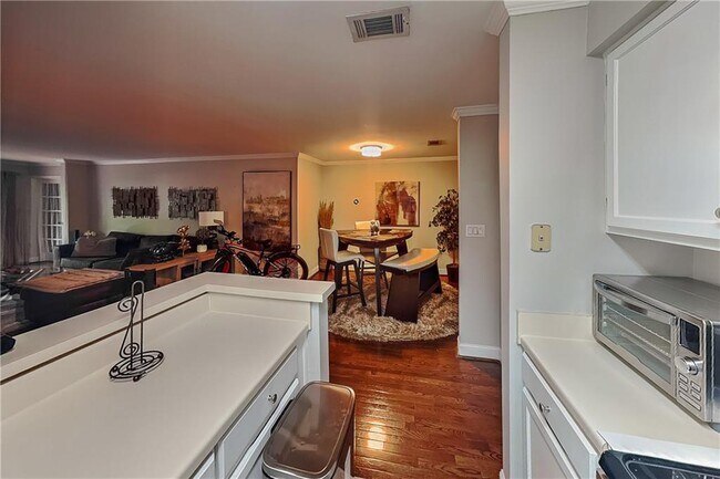 Foto del edificio - 3104 Pine Heights Dr NE