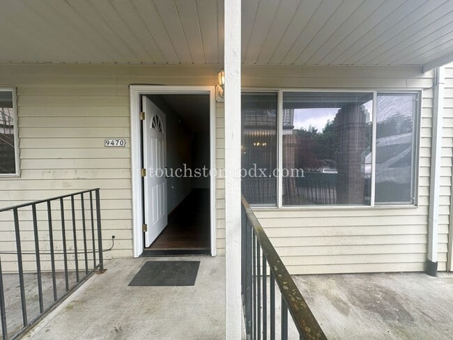 Building Photo - Classic 2-bedroom in King Arthur Court Apa...