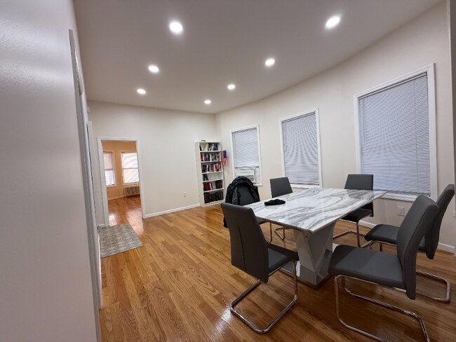 Building Photo - 180 Bay 26th St