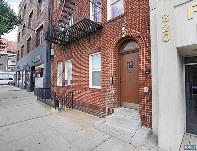 Building Photo - 322 Anderson Ave