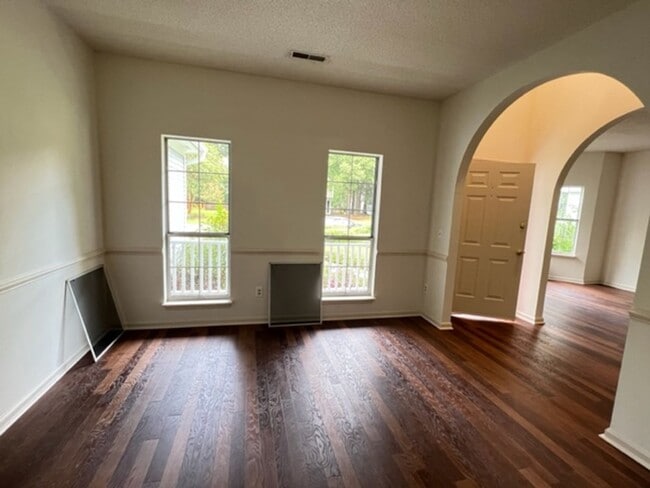 Building Photo - 3 Bedroom 2.5 Bath House in Sweetgrass - M...