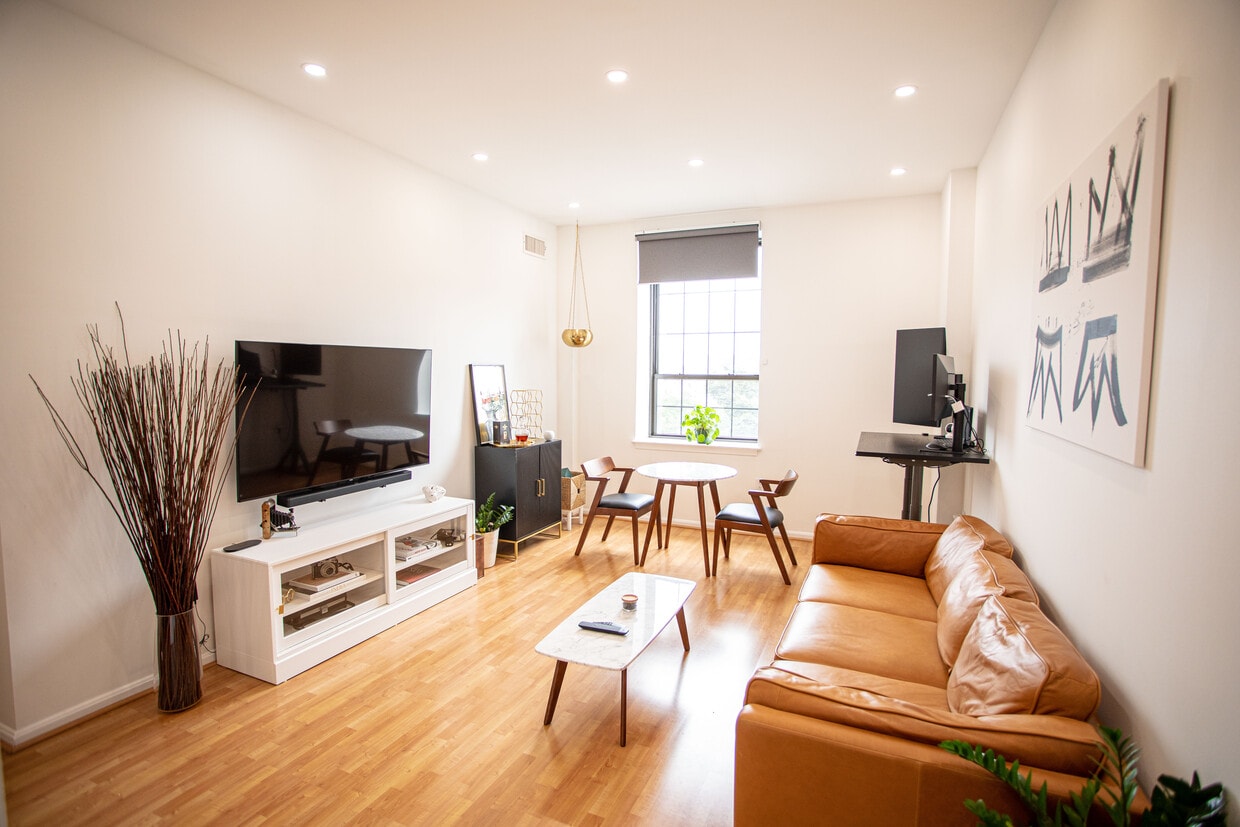 living room - 1011 Hunter St