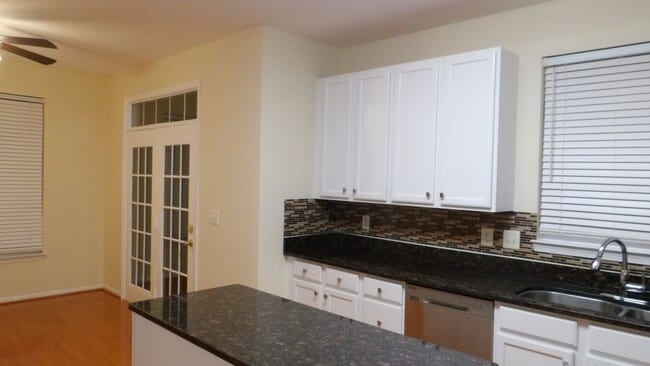 Foto del edificio - 47086 Garrett Pl