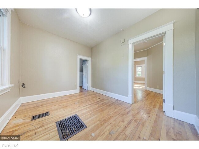 Foto del edificio - Room for Rent, 1 bath House - 3842 Fremont...