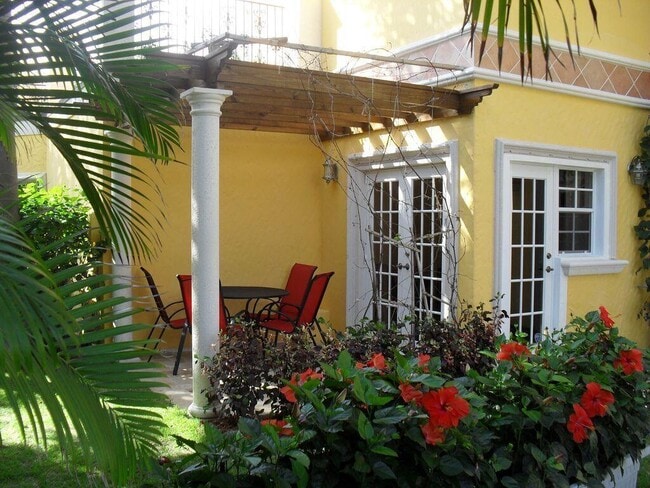 Foto del edificio - 600 Circle Dr