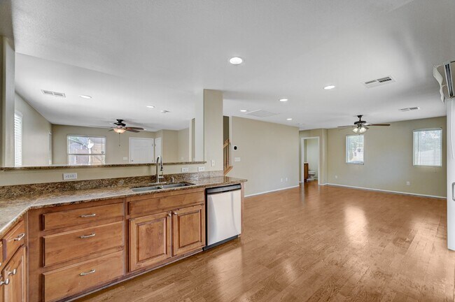 Foto del edificio - 4bd Home