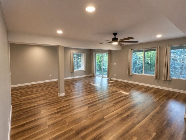 Foto del edificio - 1355 E 100th Ln