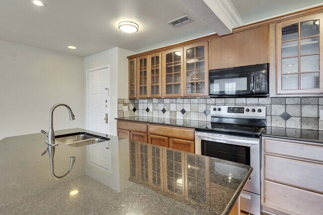 Foto del edificio - 8888 Tallwood Dr