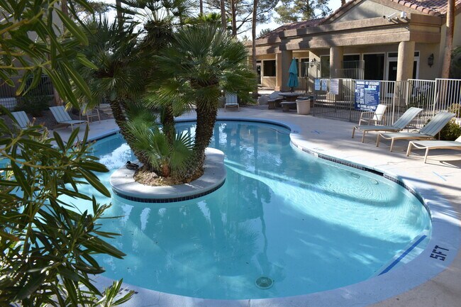 Piscina - 3145 E Flamingo Rd