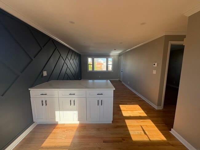 Building Photo - 56 Victor St