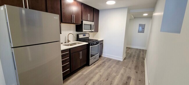 Building Photo - 3329 W Van Buren St