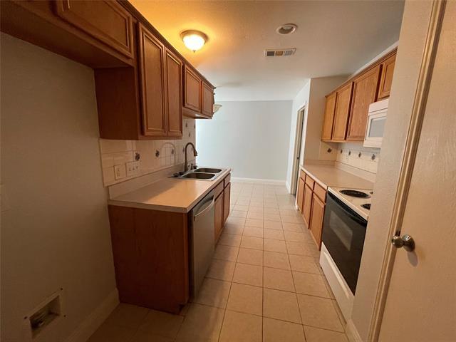 Building Photo - 320 Lake Travis Dr