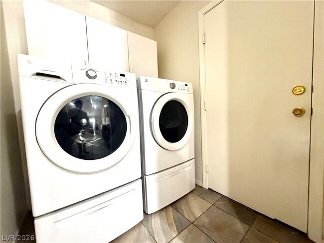 Foto del edificio - 3995 Starfield Ln