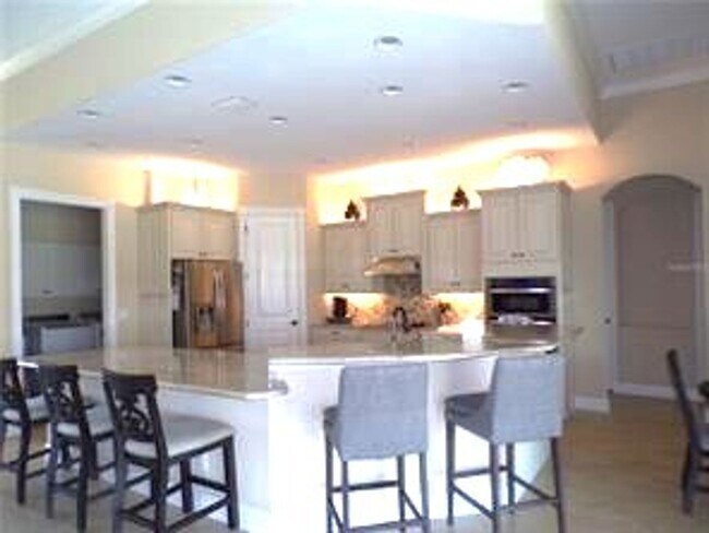 Foto del edificio - ANNUAL IMMACULATE, Furnished, 3-bedroom, 2...