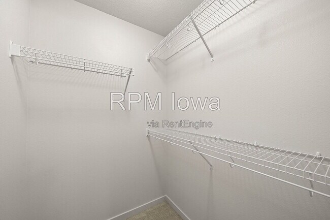 Building Photo - 325 Freedom Wy