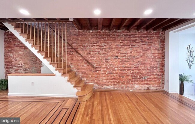 Building Photo - 2819 S Marvine St