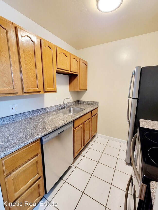 Building Photo - 1 br, 1 bath House - 440 N. Civic Dr. #406