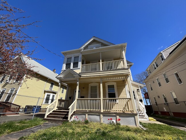 Building Photo - 71 Dickerman St