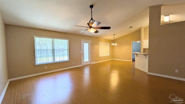 Foto del edificio - 7448 Chimney Pines Dr