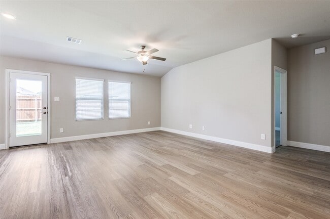 Building Photo - 800 Easthill Dr