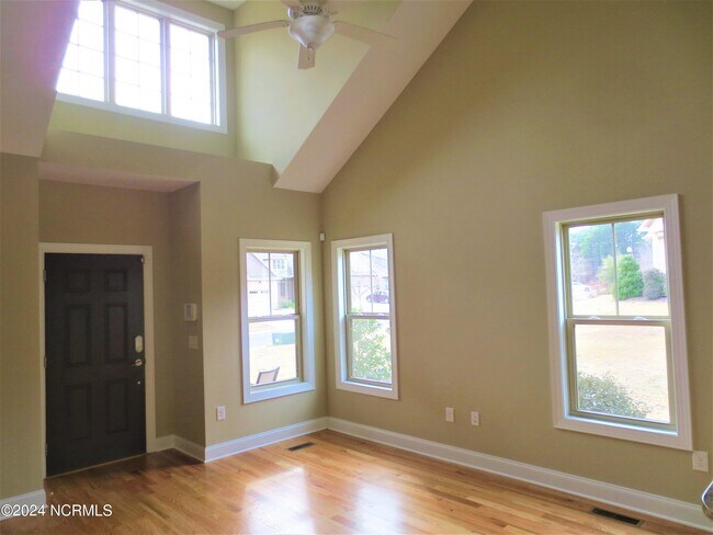 Building Photo - 119 Cypress Cir