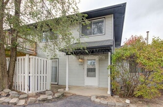 Building Photo - 2302 Carnation Dr