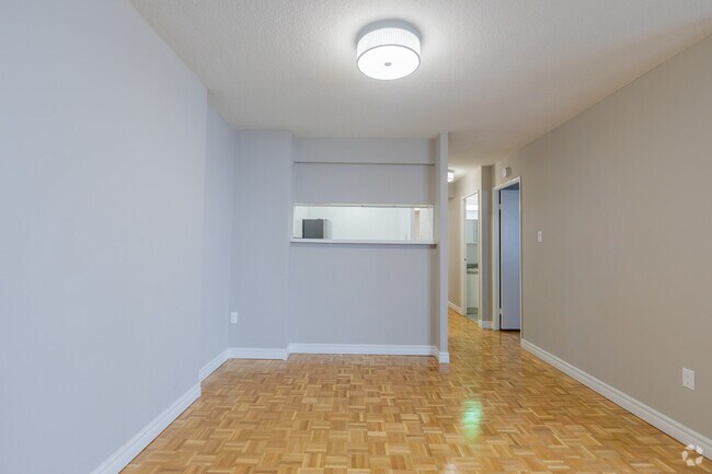 1BR, 1BA - 676SF - Dining Room - Robin Hood