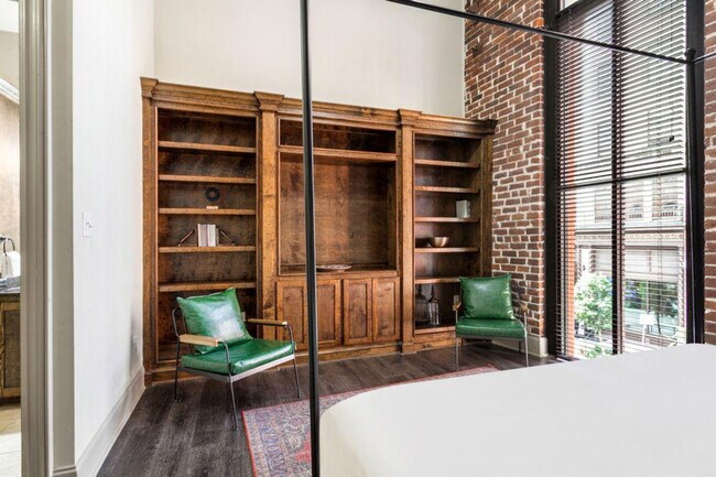 Building Photo - 30 Baronne St