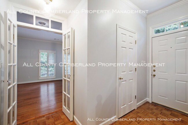Foto del edificio - IMMACULATE END UNIT DRUID HILLS TOWNHOME!!!
