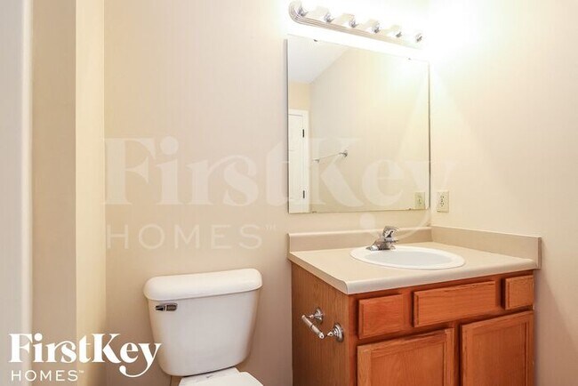 Foto del edificio - 7228 Village Oaks Dr