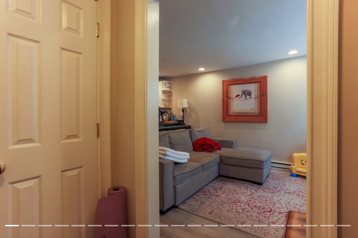Foto principal - 108 E Brookline St