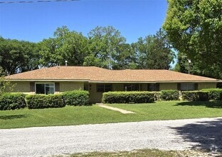 Building Photo - 135 Redbud St