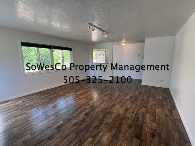Building Photo - Gorgeous Home on almost an acre