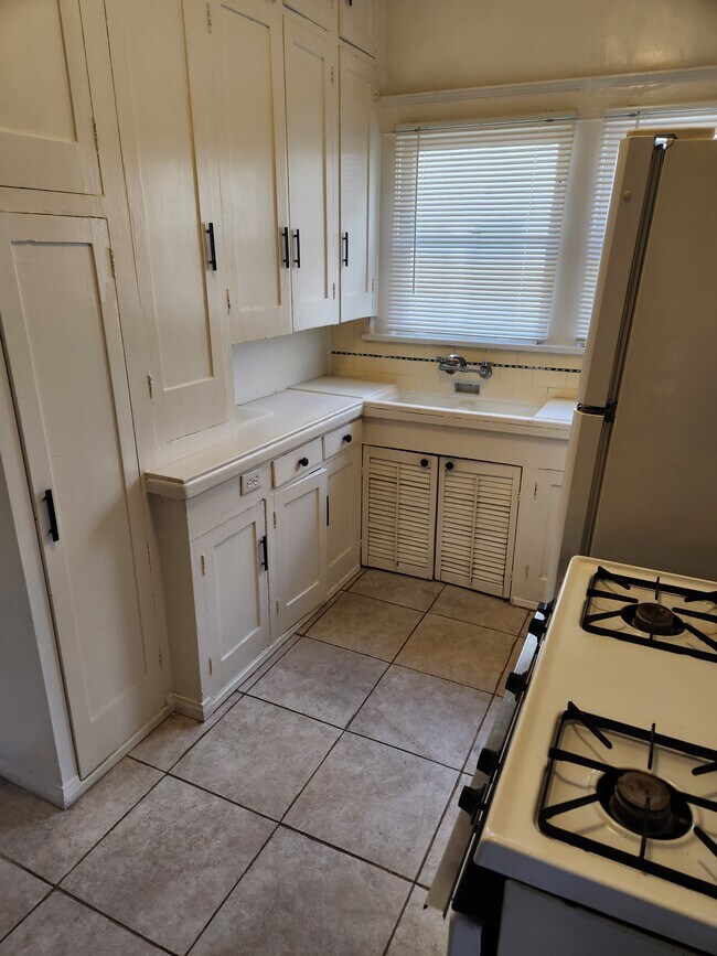 Cocina - 304 N Colorado Pl