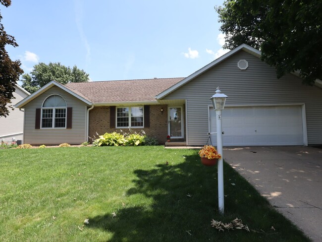 Building Photo - 309 Arbor Vitae Dr