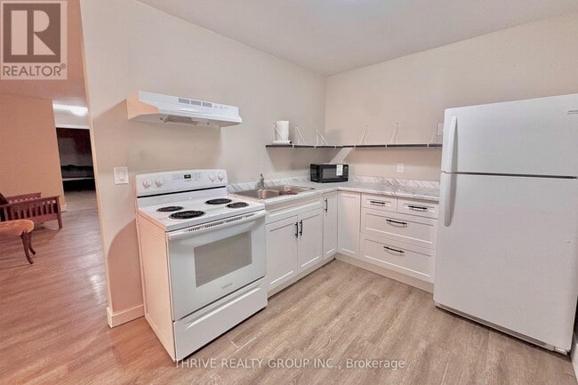 Building Photo - 87 Frank St