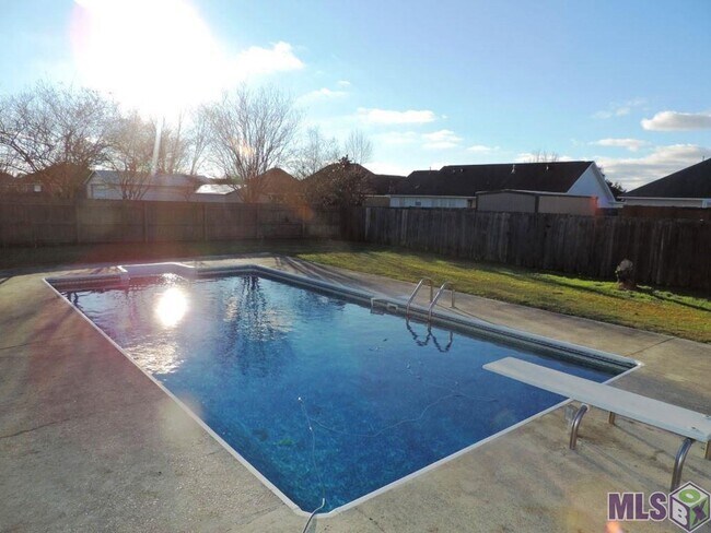 Foto del edificio - Beautiful 3-Bedroom, 2-Bath Home in Denham...