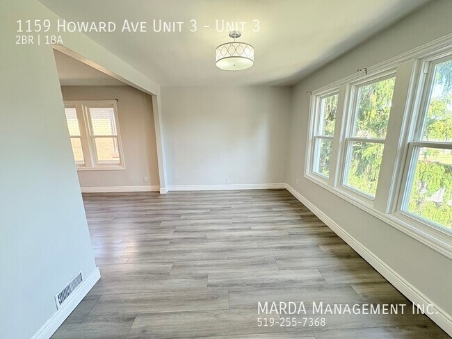 Photo du bâtiment - SPACIOUS 2-BEDROOM / 1-BATHROOM UPPER APAR...