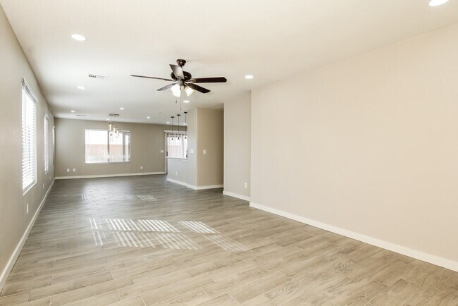 Building Photo - 15915 W Tasha Dr