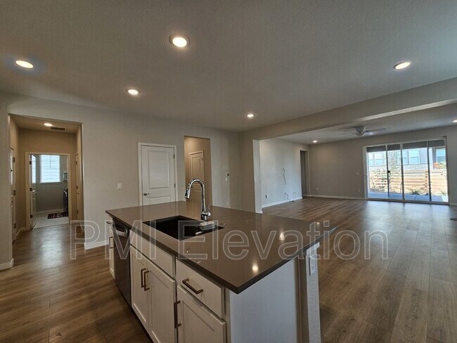 Building Photo - 3876 N Catawba Wy