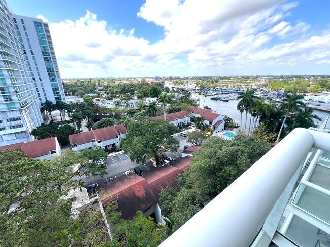 Foto del edificio - 1861 NW South River Dr