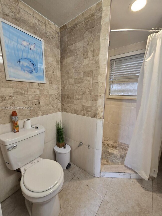Building Photo - 2 bedroom in Hollywood FL 33021