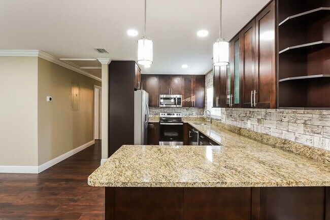 Building Photo - 10209 N Fleetwood Dr