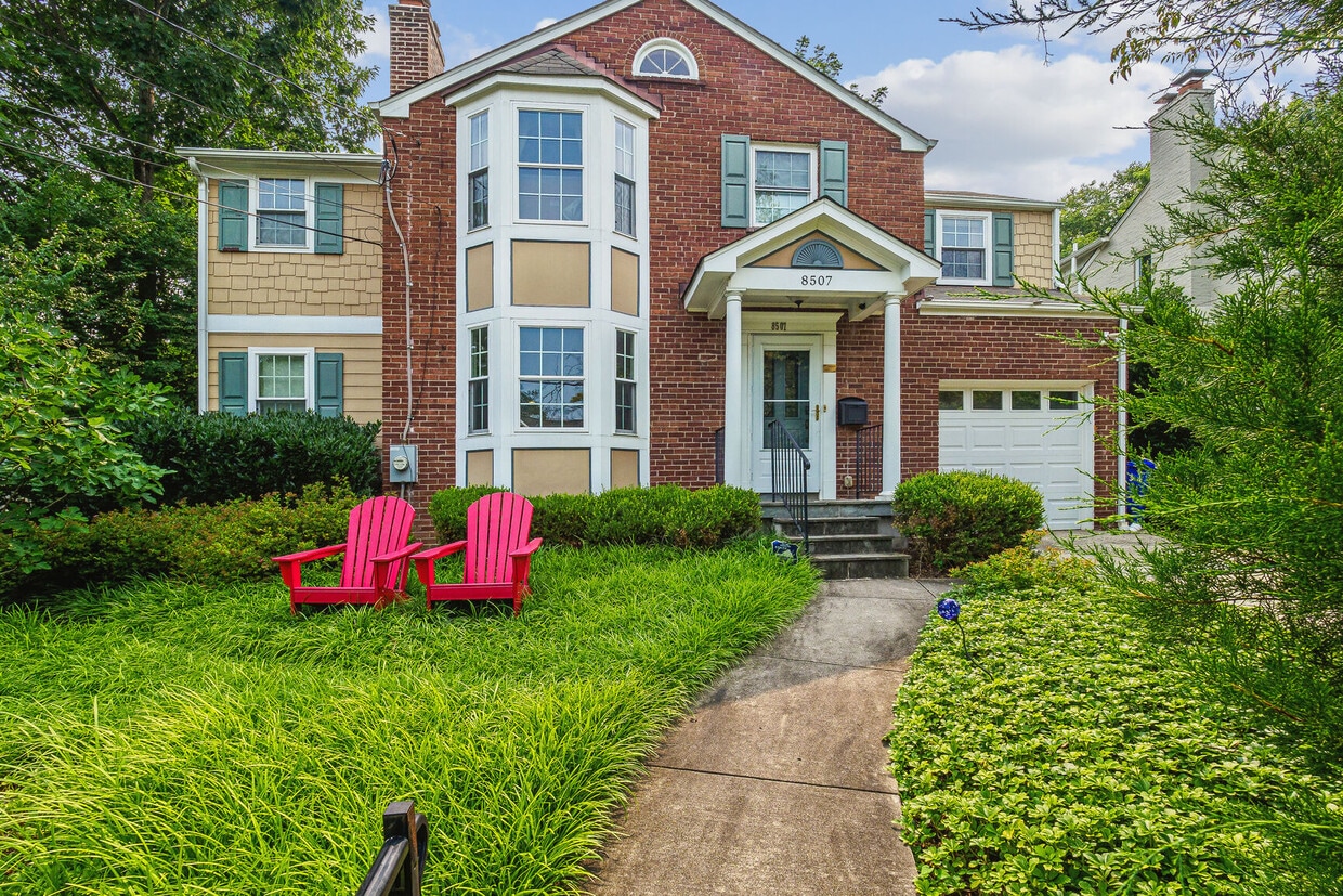 Primary Photo - 8507 Hazelwood Dr