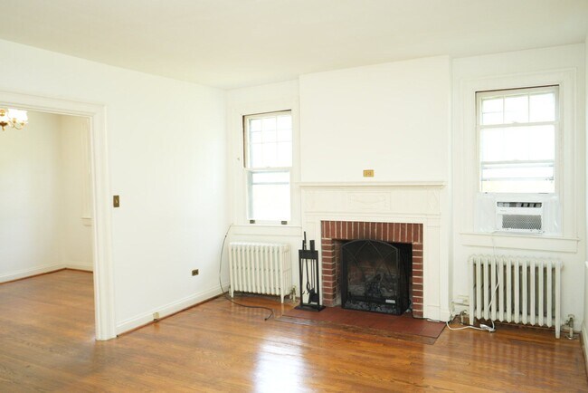 Building Photo - 700 Grove Ave