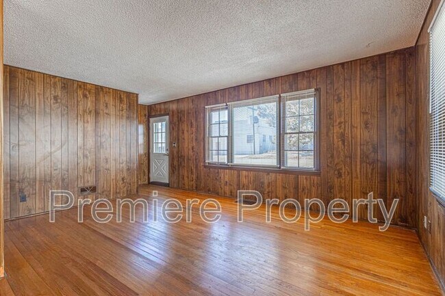 Foto del edificio - 6123 Hadley St