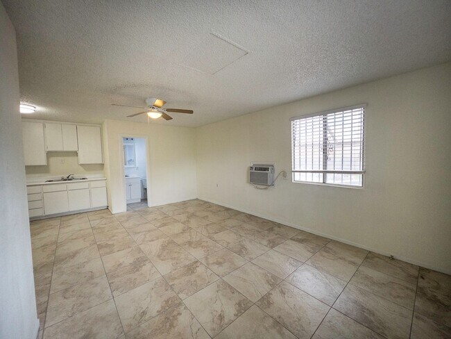 Foto del edificio - 1 bed and 1 bath located in Henderson!