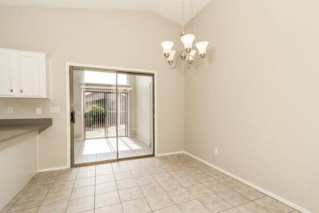 Building Photo - 306 N Wildrose